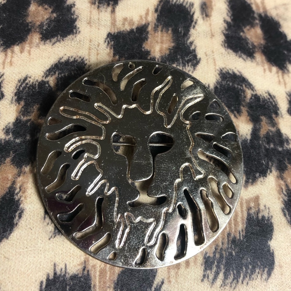 Anne Klein Lion Brooch - Picture 3 of 4
